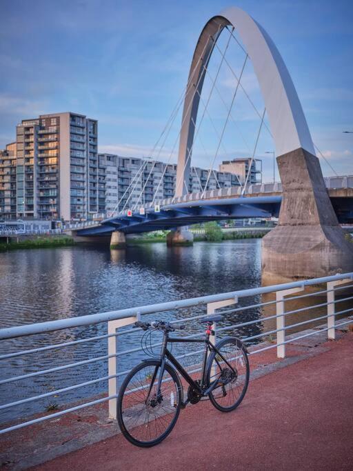 Glasgow, Finnieston Luxury 2 Bed With Parking, E-check In, Hi-fi * Glasgow