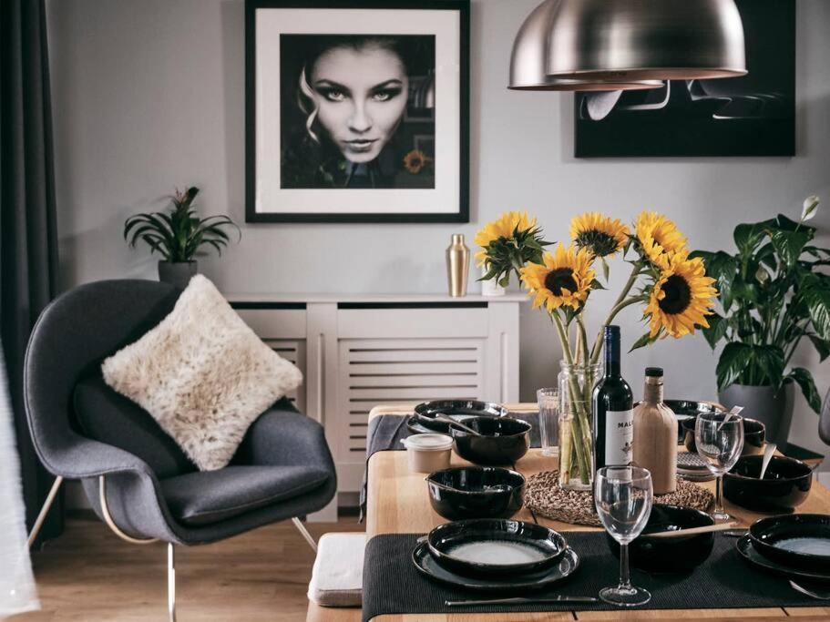 Glasgow, Finnieston Luxury 2 Bed With Parking, E-check In, Hi-fi Apartment Glasgow