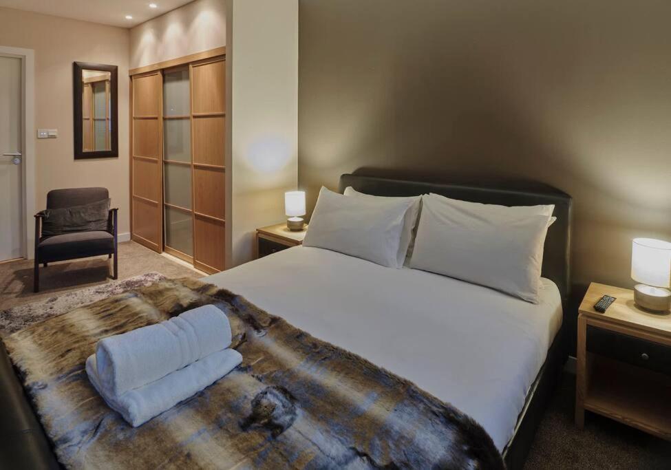 Glasgow, Finnieston Luxury 2 Bed With Parking, E-check In, Hi-fi Apartment Glasgow
