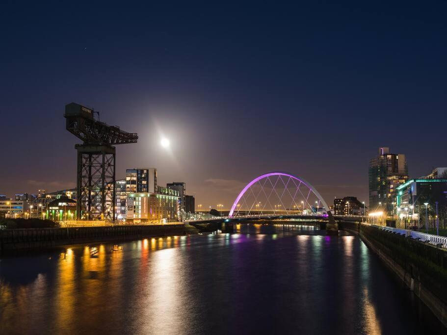Glasgow, Finnieston Luxury 2 Bed With Parking, E-check In, Hi-fi