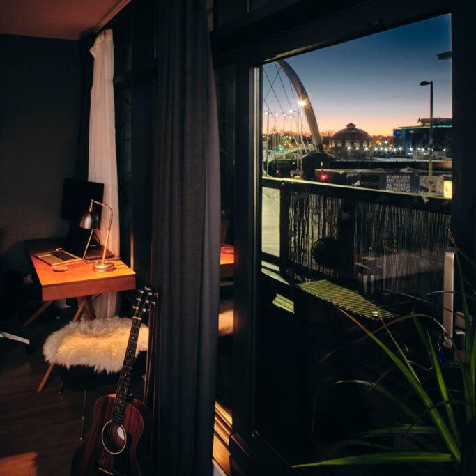 Glasgow, Finnieston Luxury 2 Bed With Parking, E-check In, Hi-fi Glasgow