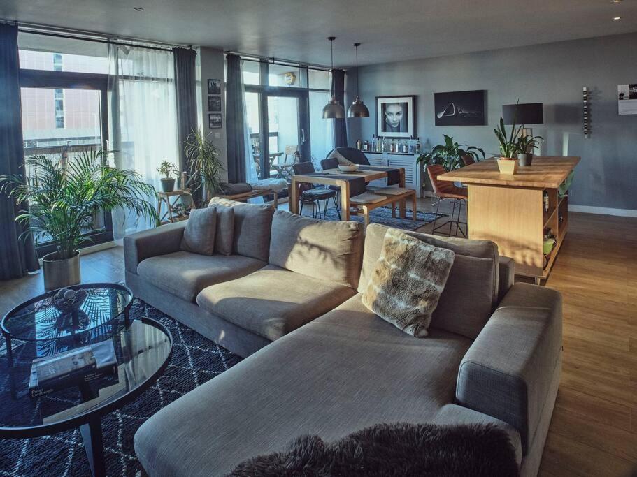 Glasgow, Finnieston Luxury 2 Bed With Parking, E-check In, Hi-fi