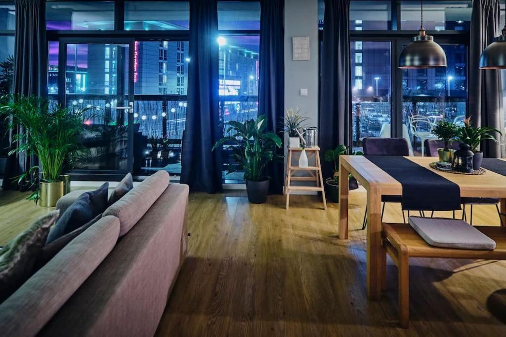Apartment Glasgow, Finnieston Luxury 2 Bed With Parking, E-check In, Hi-fi *