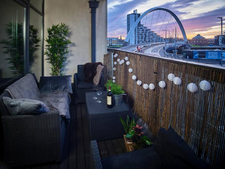 Glasgow, Finnieston Luxury 2 Bed With Parking, E-check In, Hi-fi Apartment *