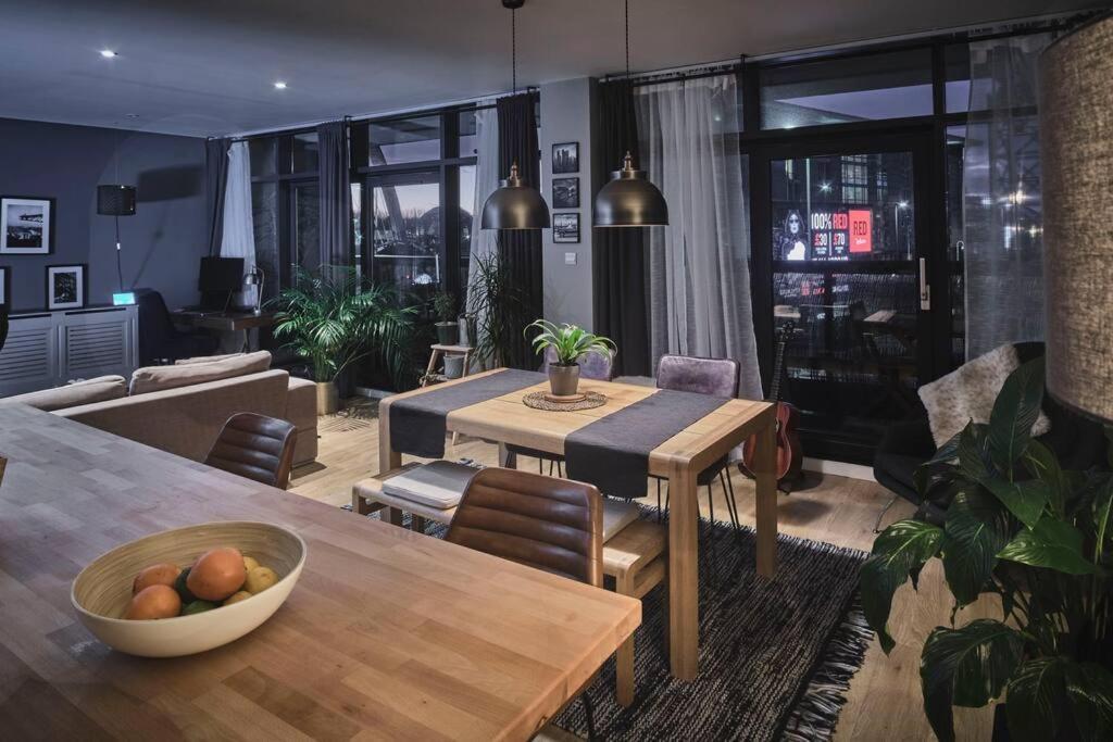 Glasgow, Finnieston Luxury 2 Bed With Parking, E-check In, Hi-fi Glasgow