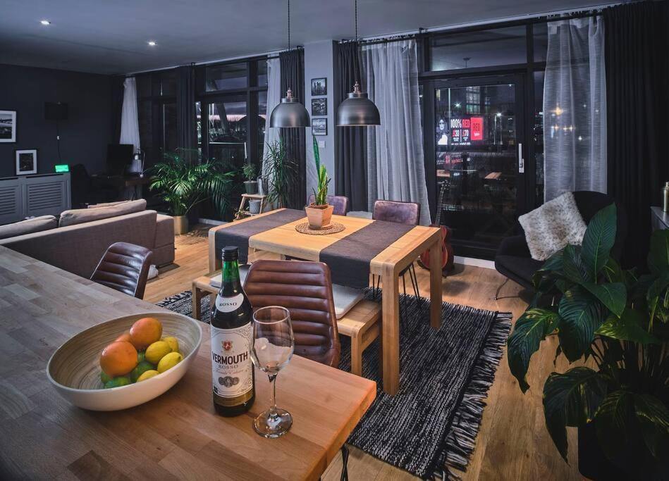 Glasgow, Finnieston Luxury 2 Bed With Parking, E-check In, Hi-fi Apartment