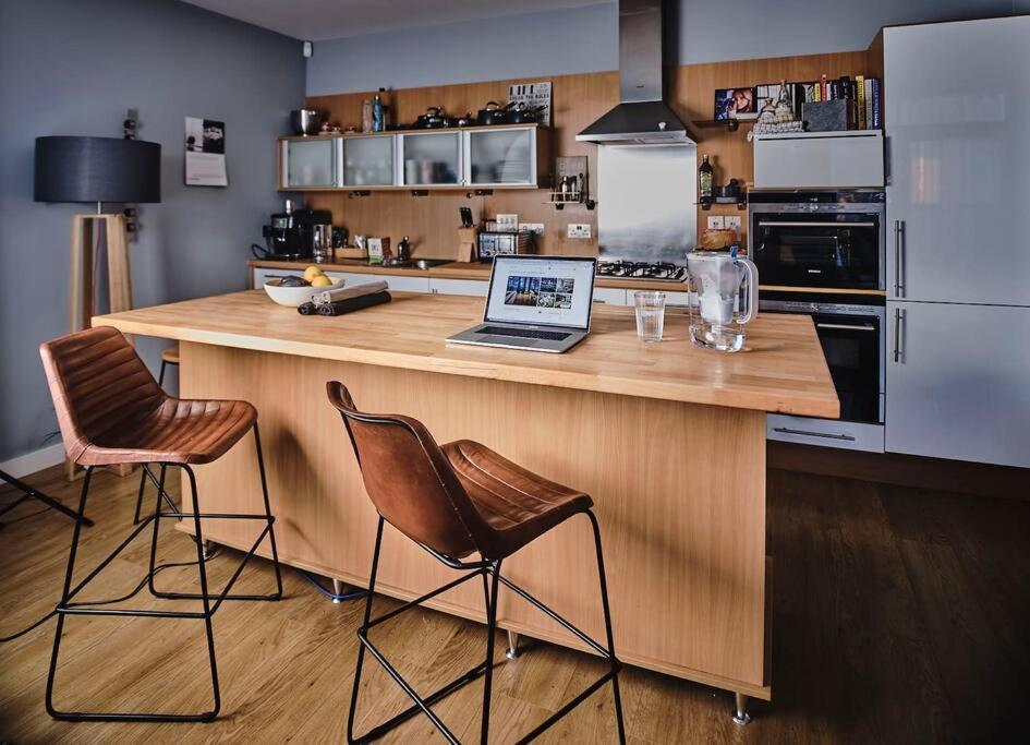 Glasgow, Finnieston Luxury 2 Bed With Parking, E-check In, Hi-fi Apartment