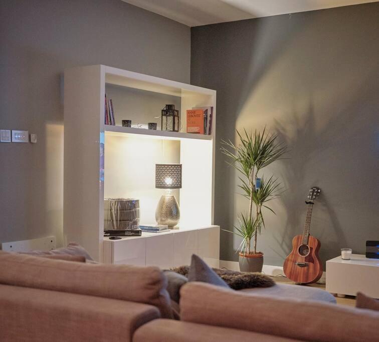 Glasgow, Finnieston Luxury 2 Bed With Parking, E-check In, Hi-fi