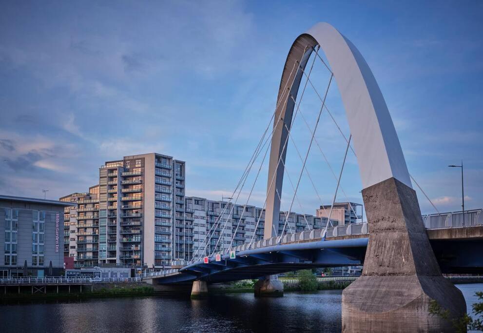 Glasgow, Finnieston Luxury 2 Bed With Parking, E-check In, Hi-fi