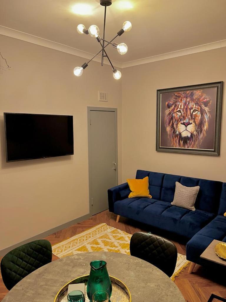 1 Bed In West End Glasgow