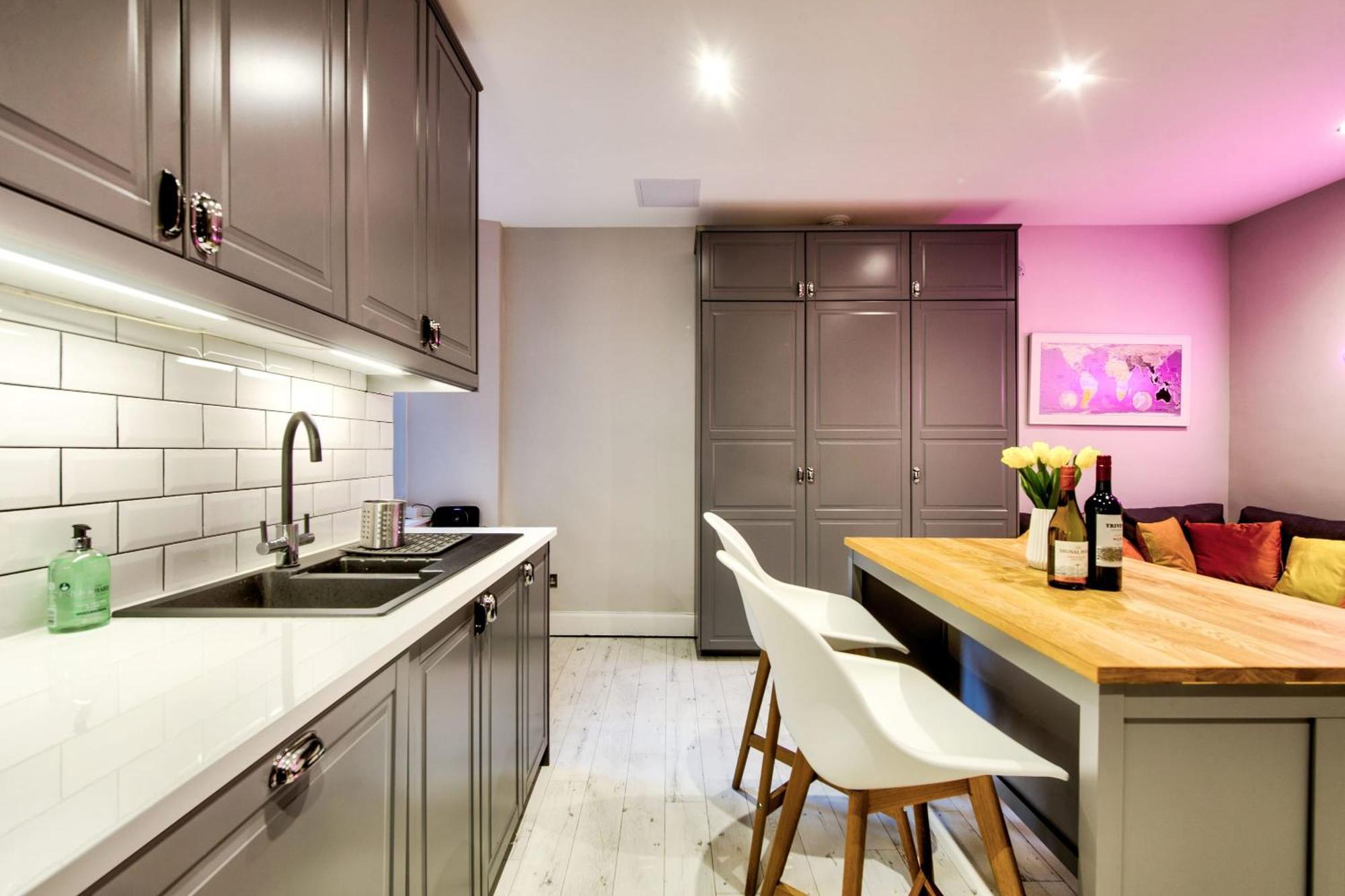 Stylish & Spacious 3 Bedroom In Finnieston, West End