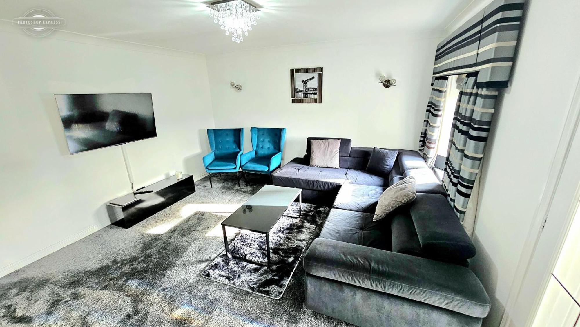 Lovely 3 Bed In With Free Parking * Glasgow