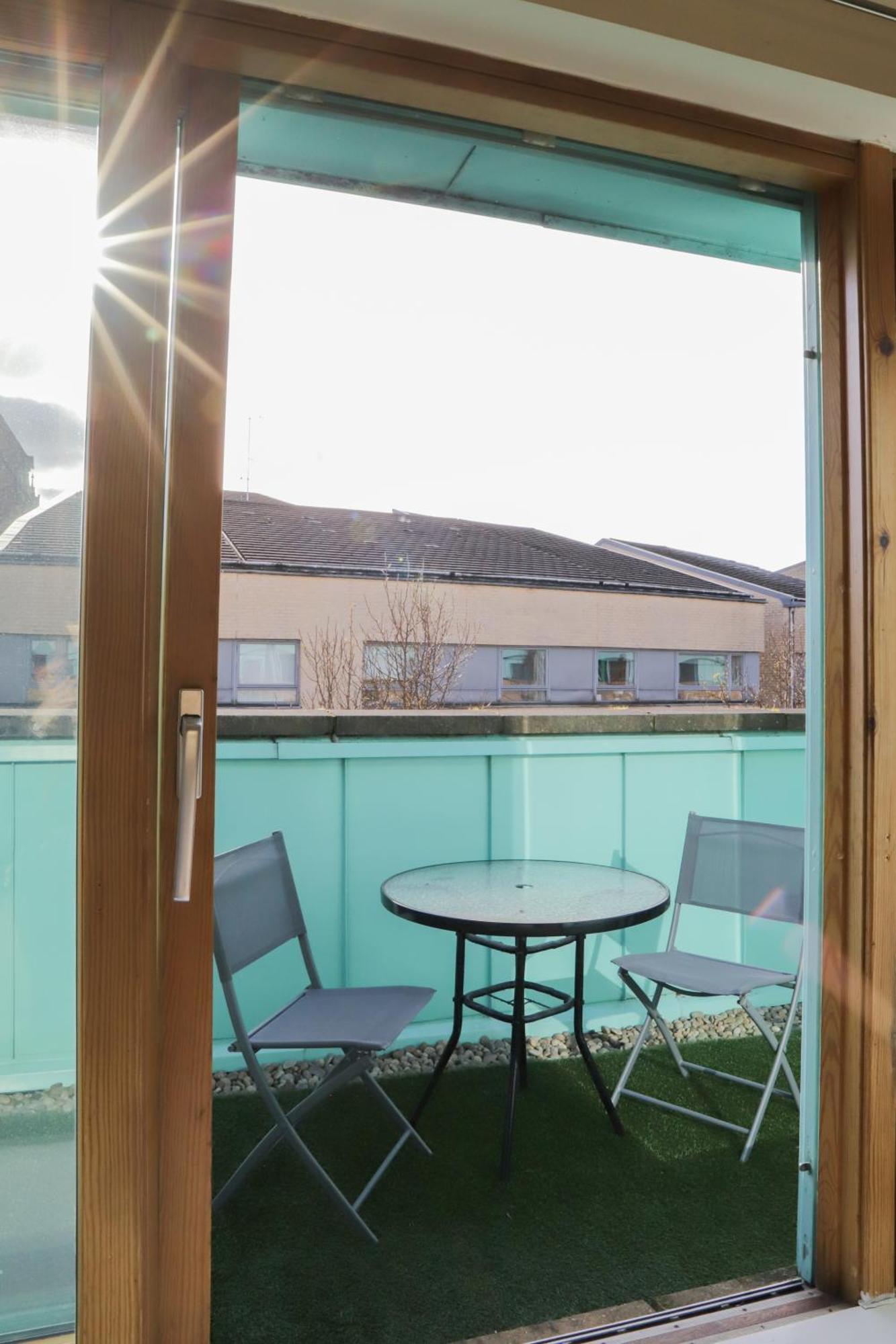 Number1townhouse With Private Balcony & Parking Apartment