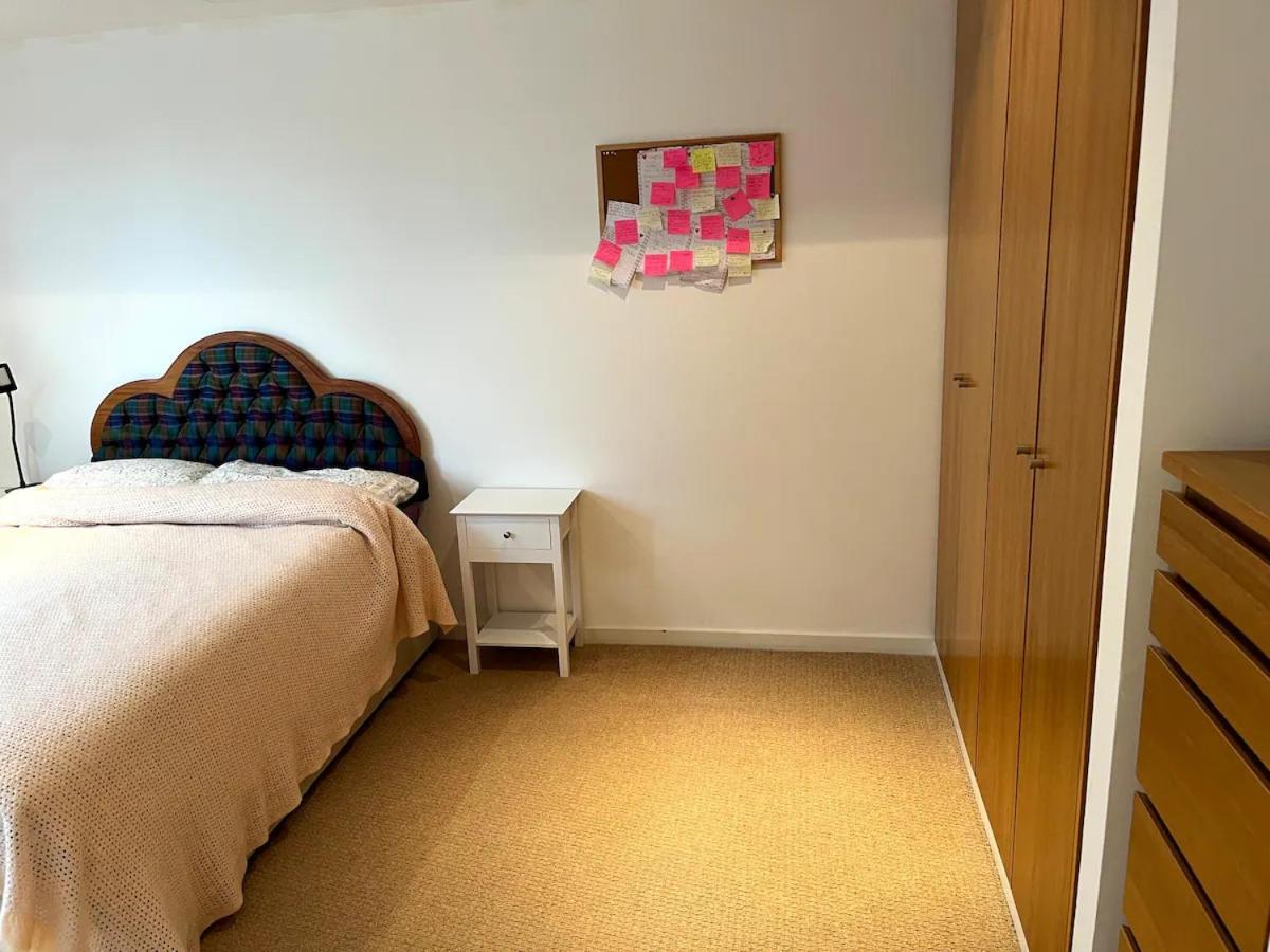 Spacious Queen Bed Centre Penthouse With Balcony - Homeshare - Live In Host Glasgow
