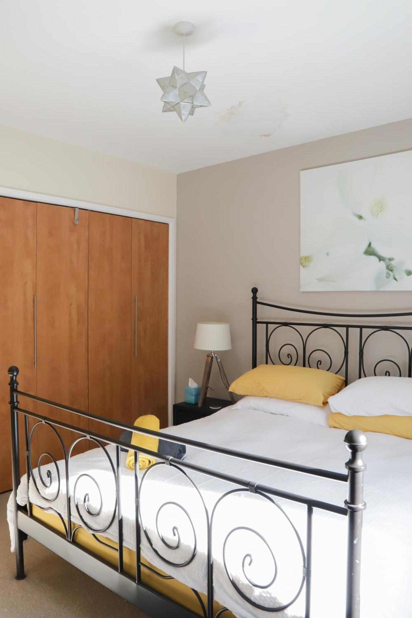 Apartment Number1townhouse With Private Balcony & Parking