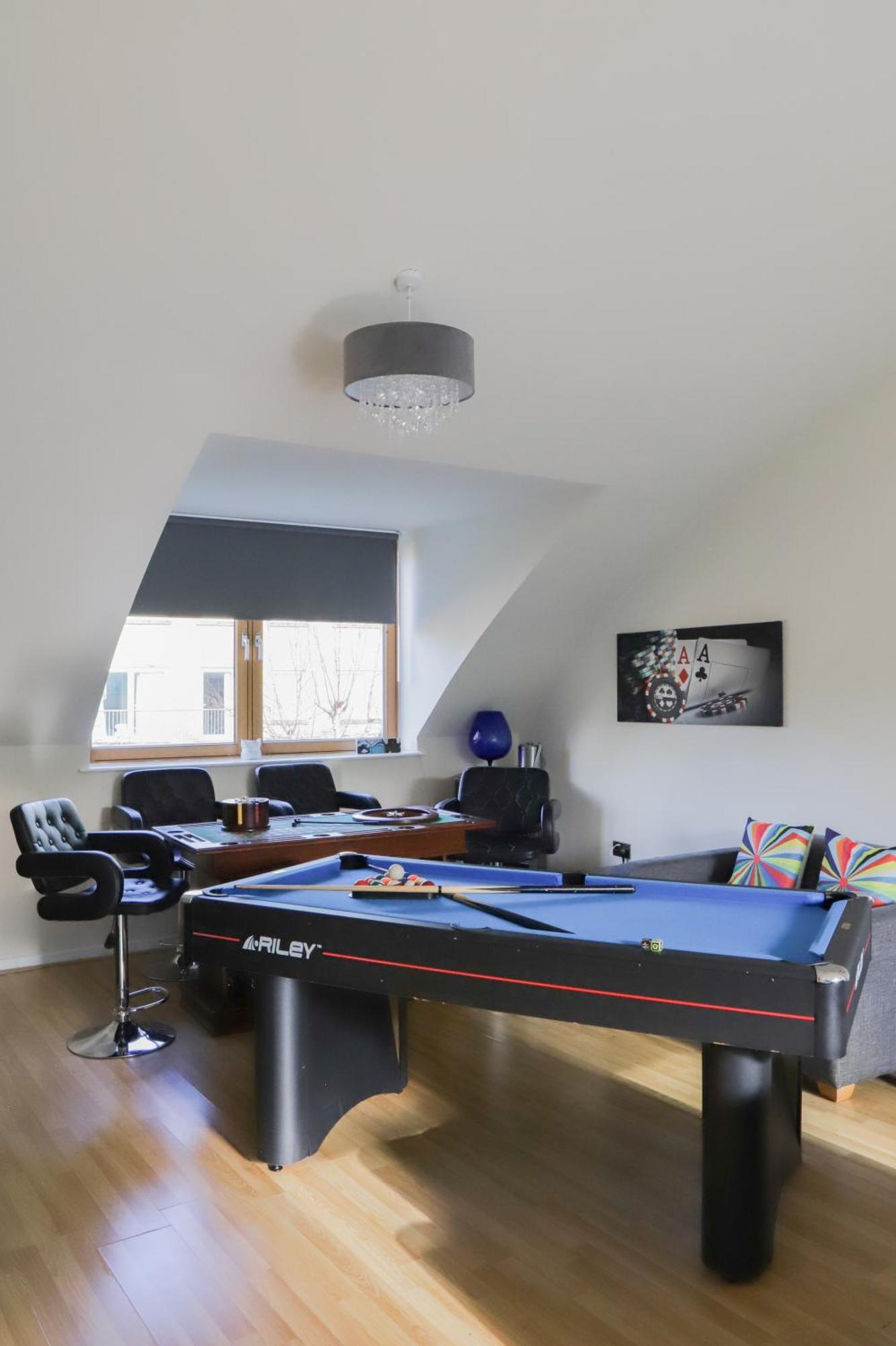 Number1townhouse With Private Balcony & Parking Apartment *