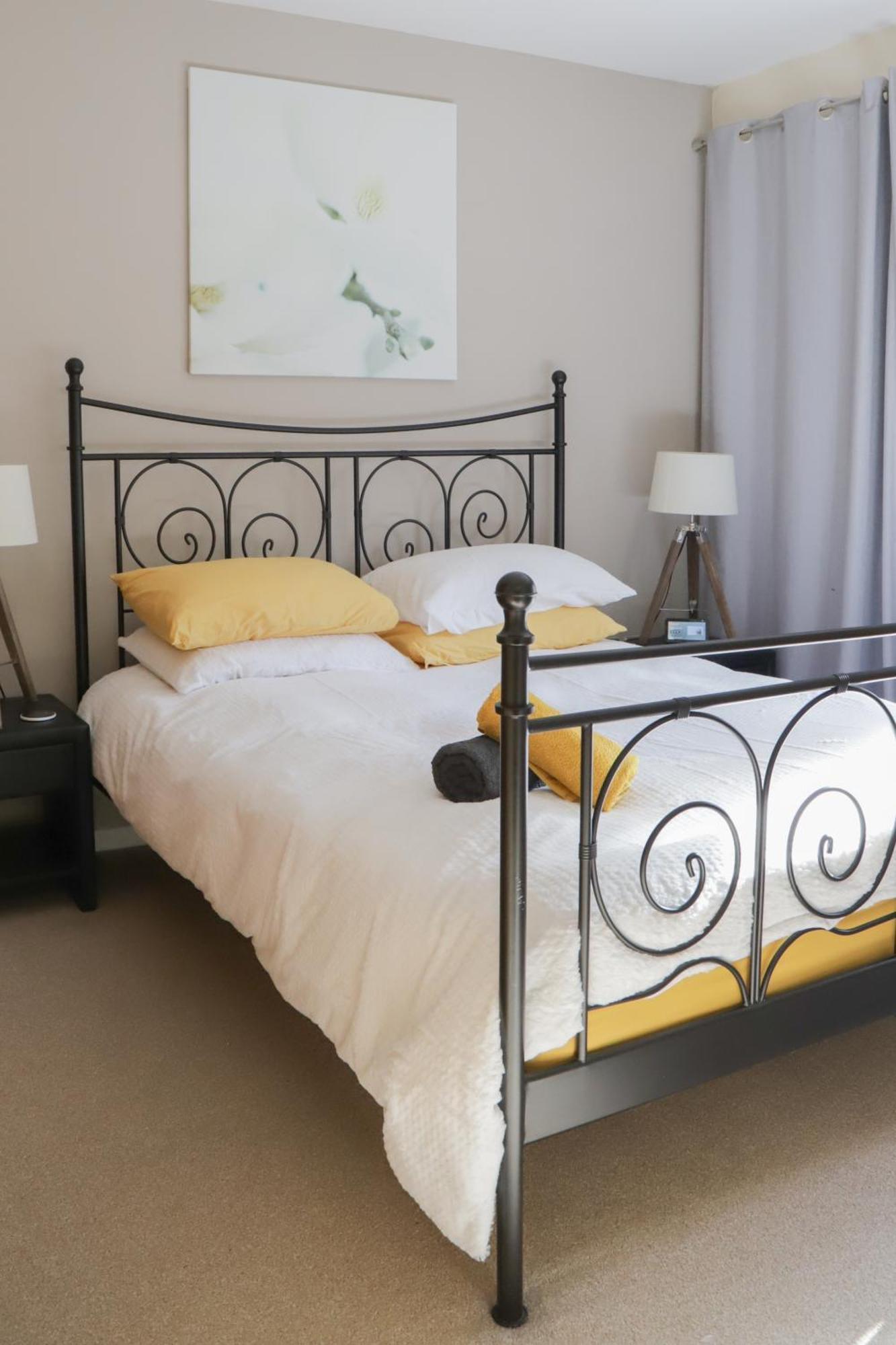 Apartment Number1townhouse With Private Balcony & Parking Glasgow