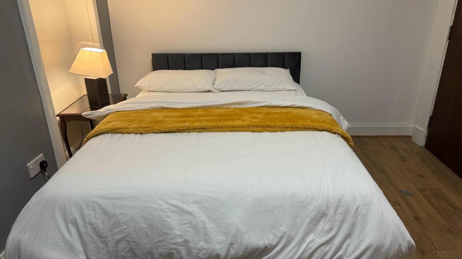Large 3 Bed Apt Close To City, Ovo Hydro And Ibrox Stadium * Glasgow
