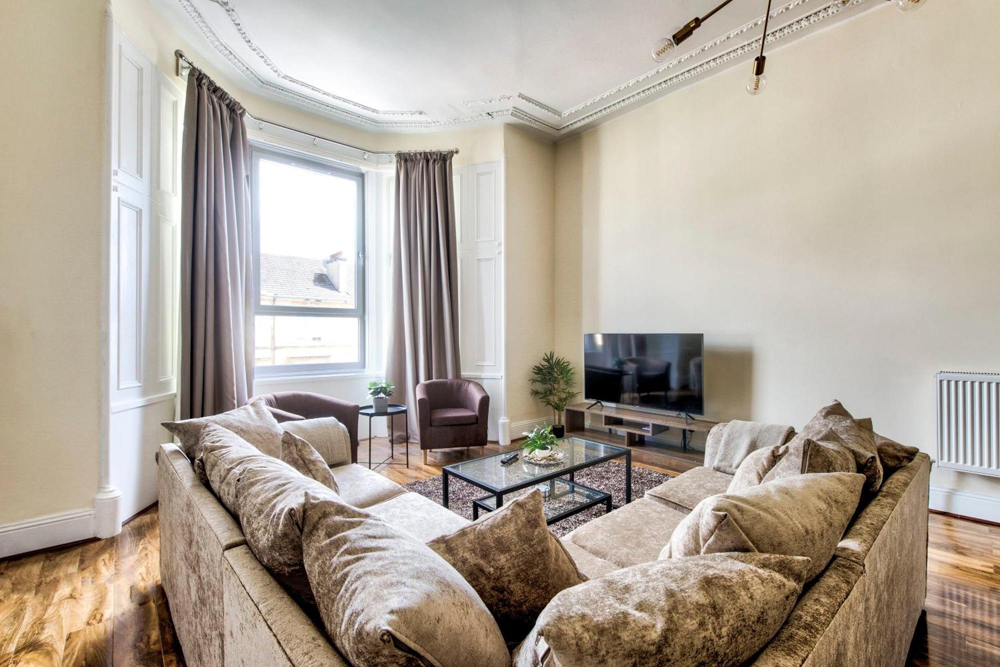 Apartment Stunning 5 Bedroom Apt, Close To Centre, Sec, Hydro And Motorway Glasgow