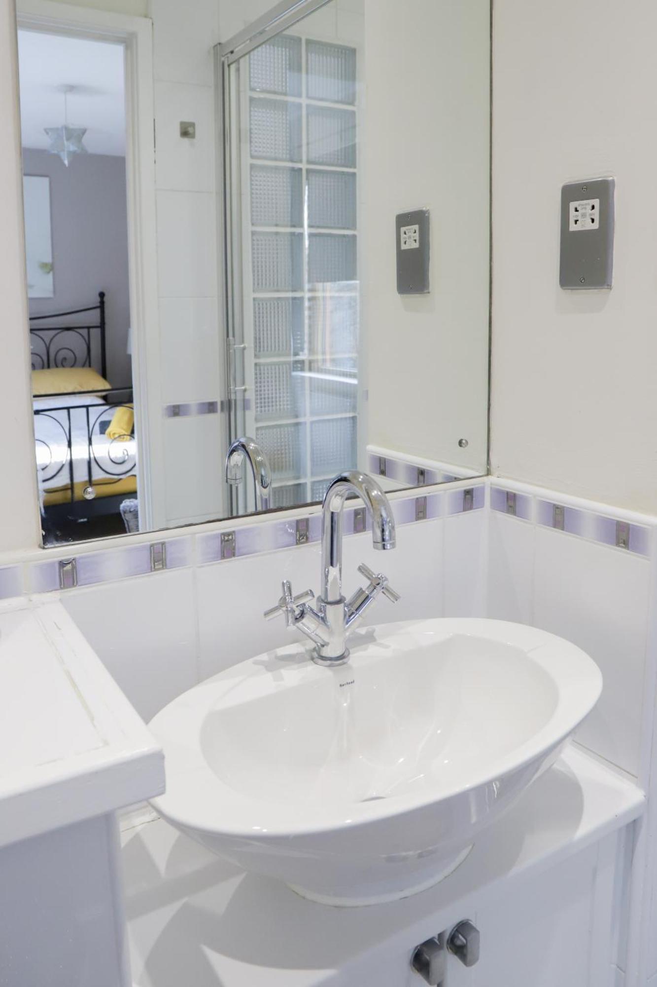 Number1townhouse With Private Balcony & Parking Apartment