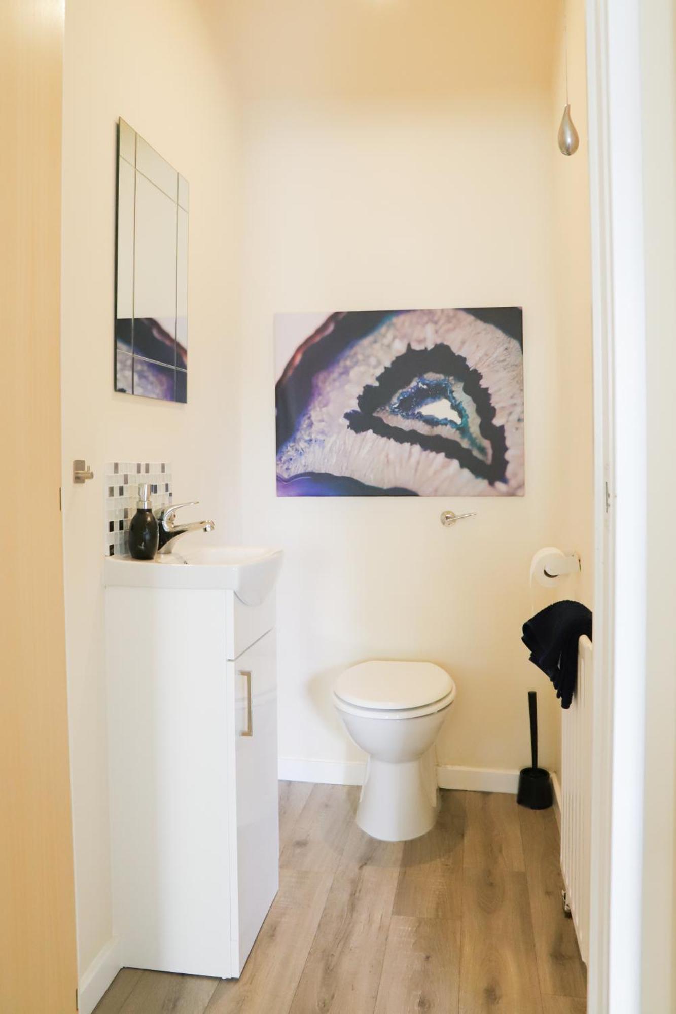 Number1townhouse With Private Balcony & Parking Glasgow