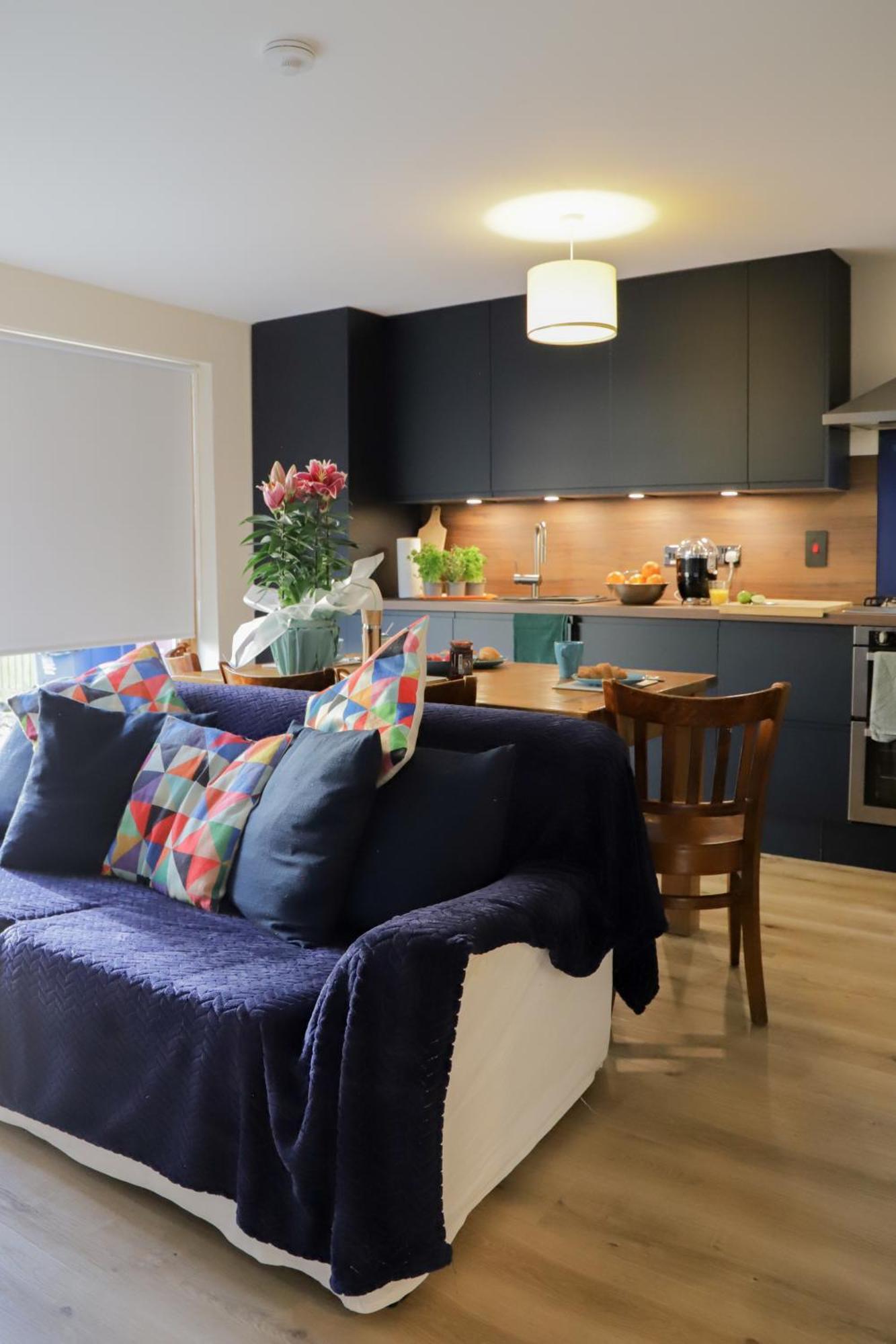 Number1townhouse With Private Balcony & Parking Apartment *