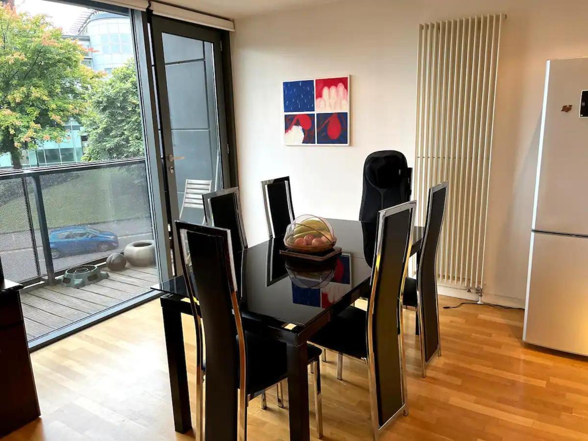Homestay Spacious Queen Bed Centre Penthouse With Balcony - Homeshare - Live In Host Glasgow