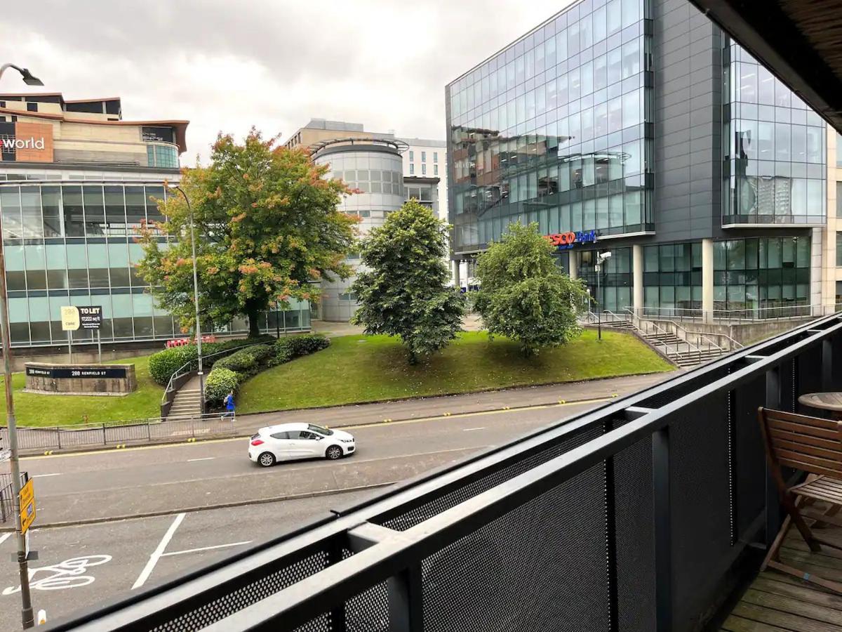 Spacious Queen Bed Centre Penthouse With Balcony - Homeshare - Live In Host *