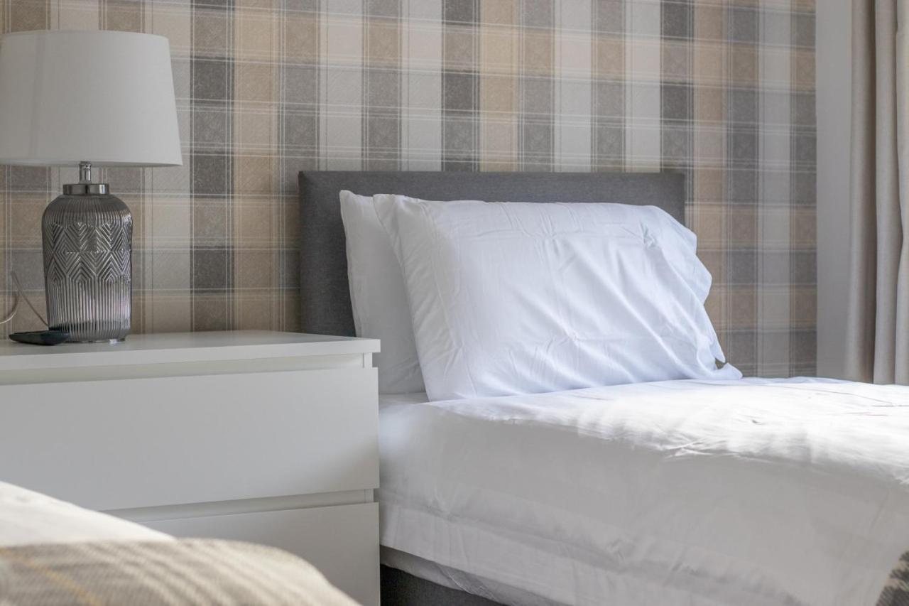 Kirkwood House 2 Bedroom House In Coatbridge