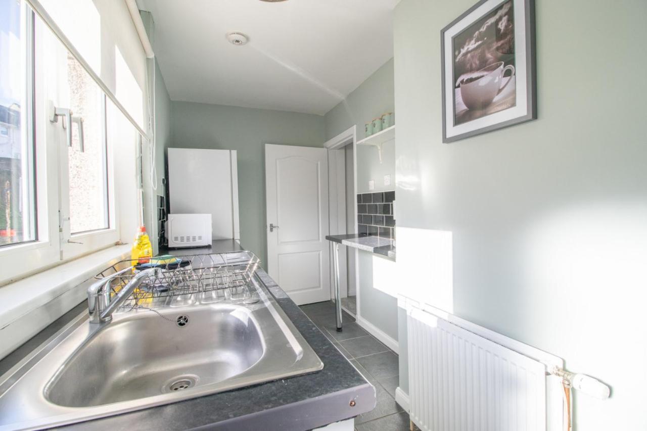 Kirkwood House 2 Bedroom House In Coatbridge * Glasgow