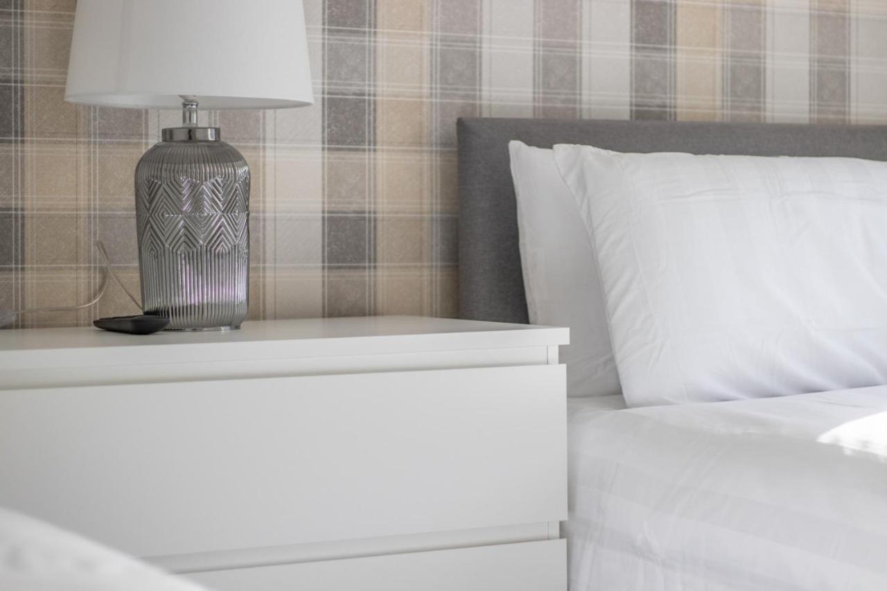 Kirkwood House 2 Bedroom House In Coatbridge