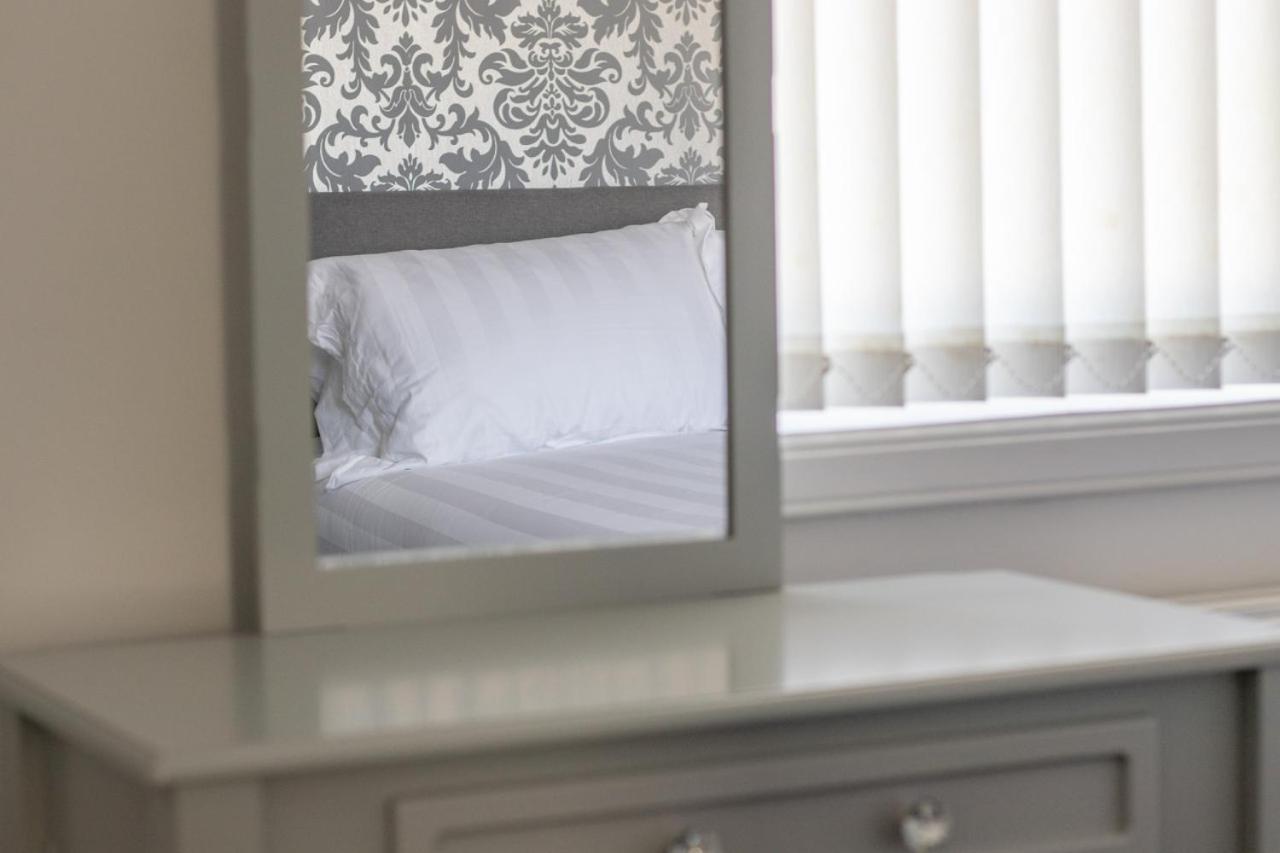 Kirkwood House 2 Bedroom House In Coatbridge *