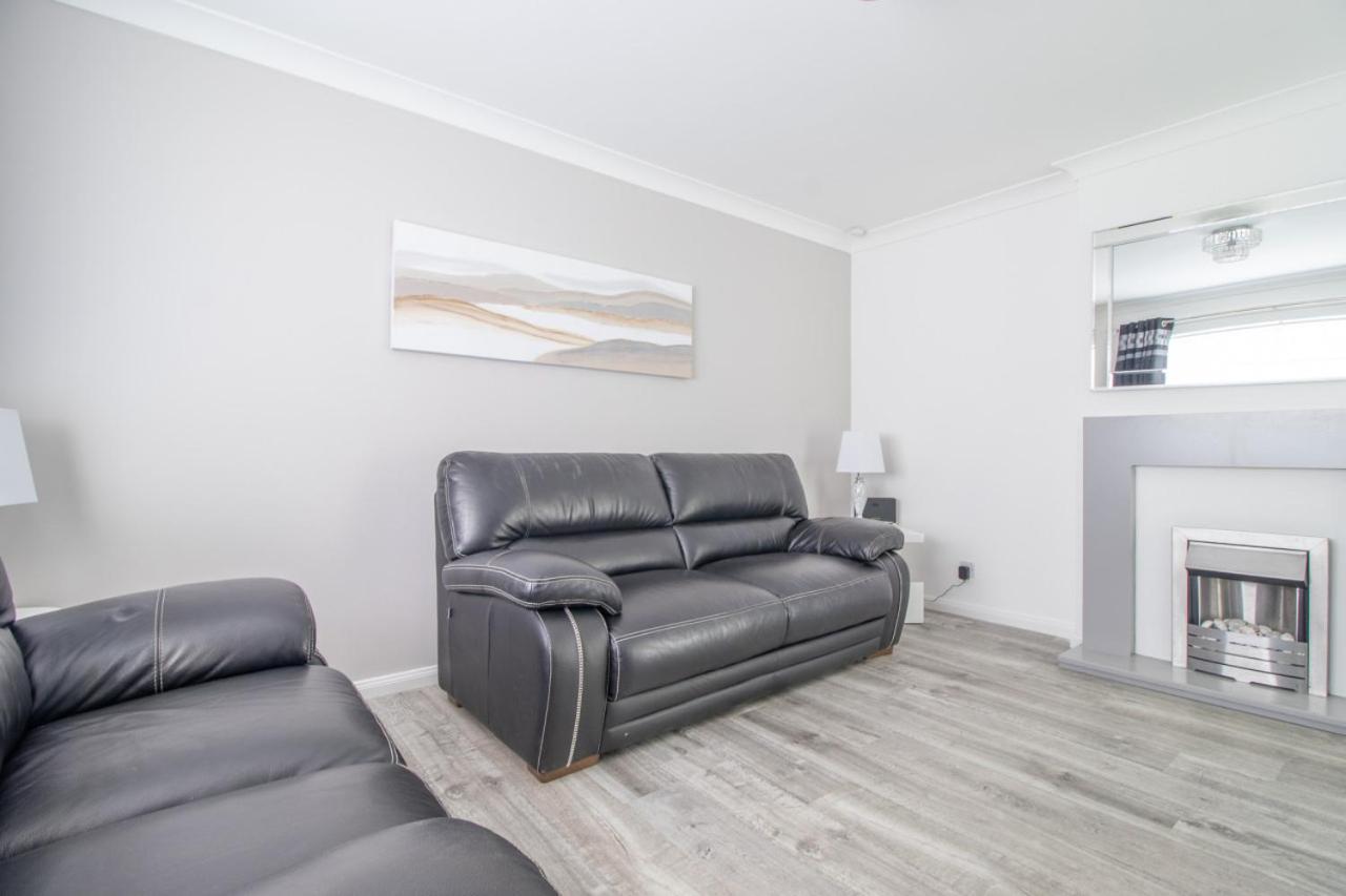 Kirkwood House 2 Bedroom House In Coatbridge Holiday home *