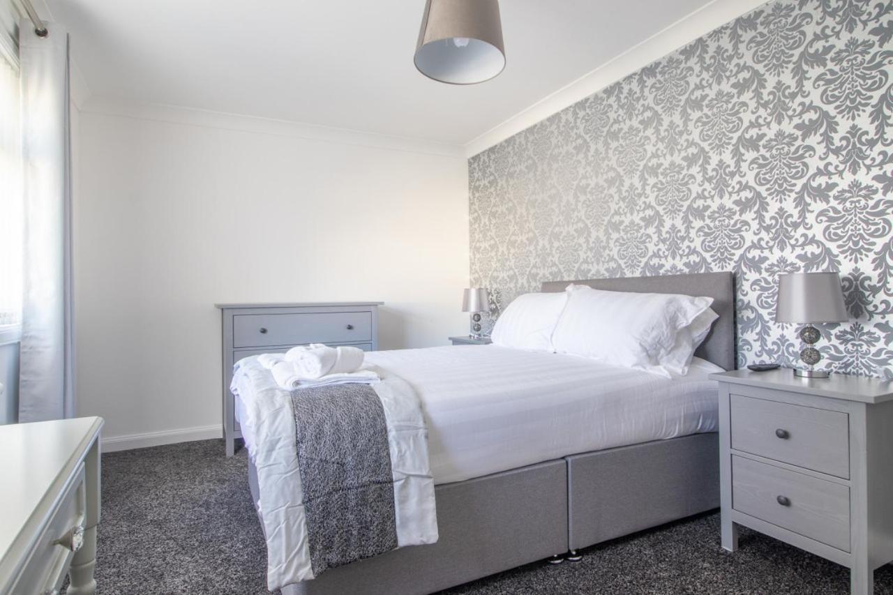 Kirkwood House 2 Bedroom House In Coatbridge Holiday home