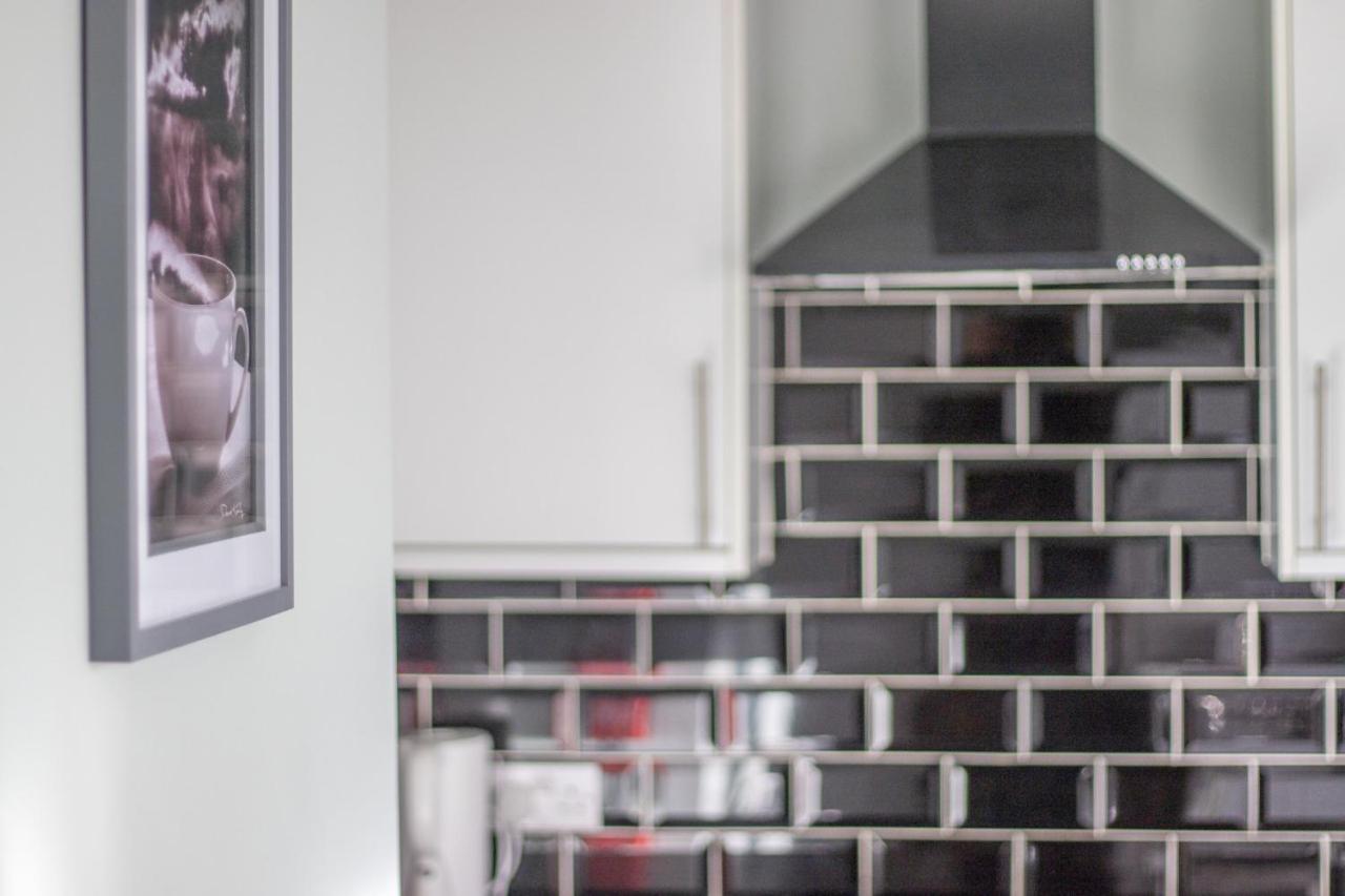 Kirkwood House 2 Bedroom House In Coatbridge *