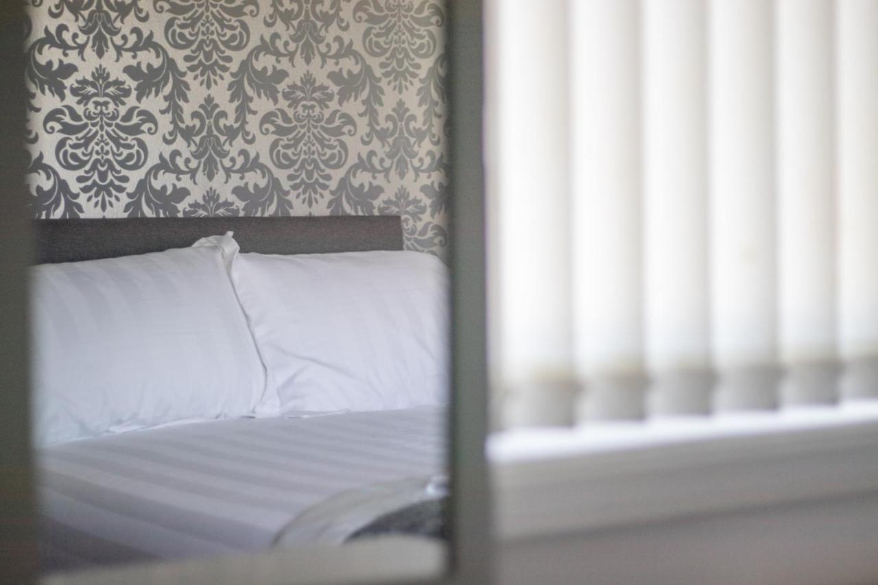 Kirkwood House 2 Bedroom House In Coatbridge *