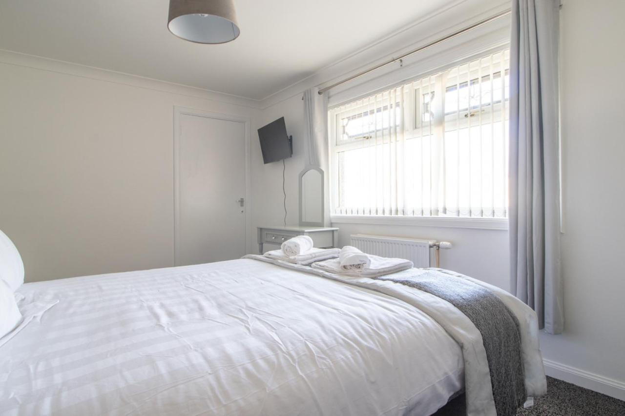 Kirkwood House 2 Bedroom House In Coatbridge