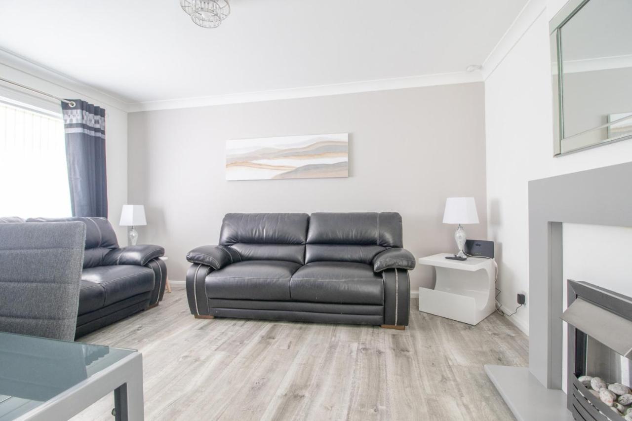 Kirkwood House 2 Bedroom House In Coatbridge Holiday home *