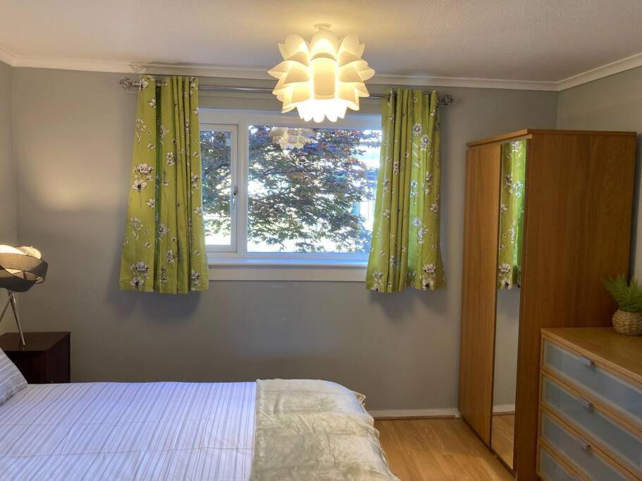 Comfy 1 Bedroom Flat With Free Parking Apartment *