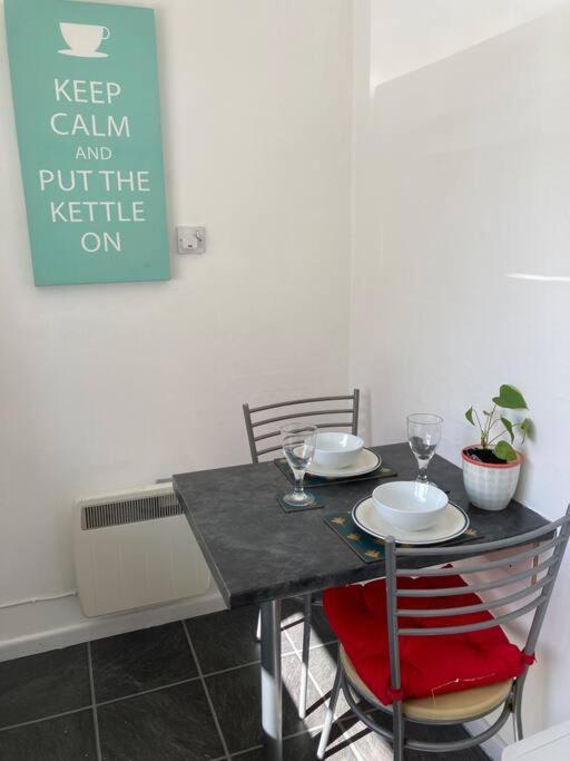 Apartment Comfy 1 Bedroom Flat With Free Parking