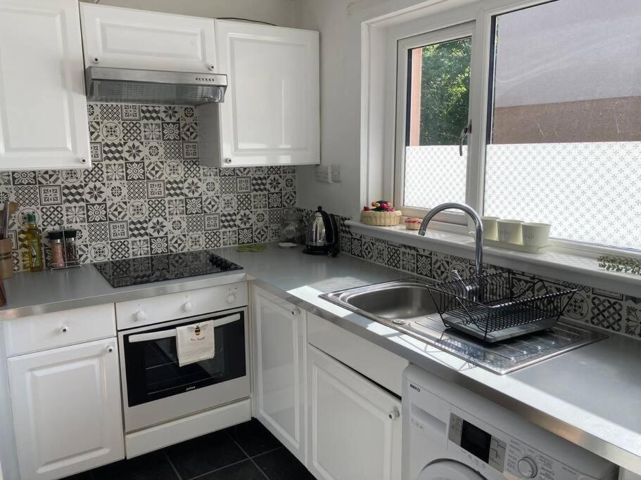 Apartment Comfy 1 Bedroom Flat With Free Parking *