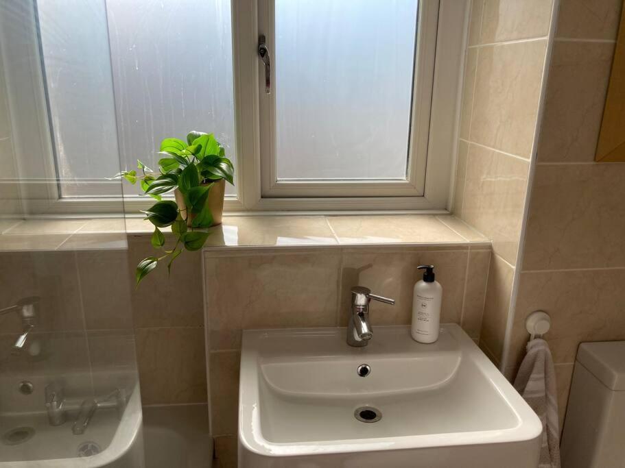 Apartment Comfy 1 Bedroom Flat With Free Parking Glasgow