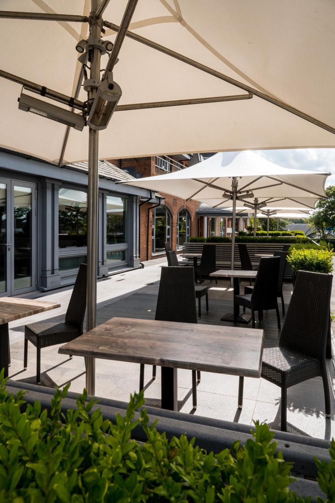 Glynhill & Near Airport 4*