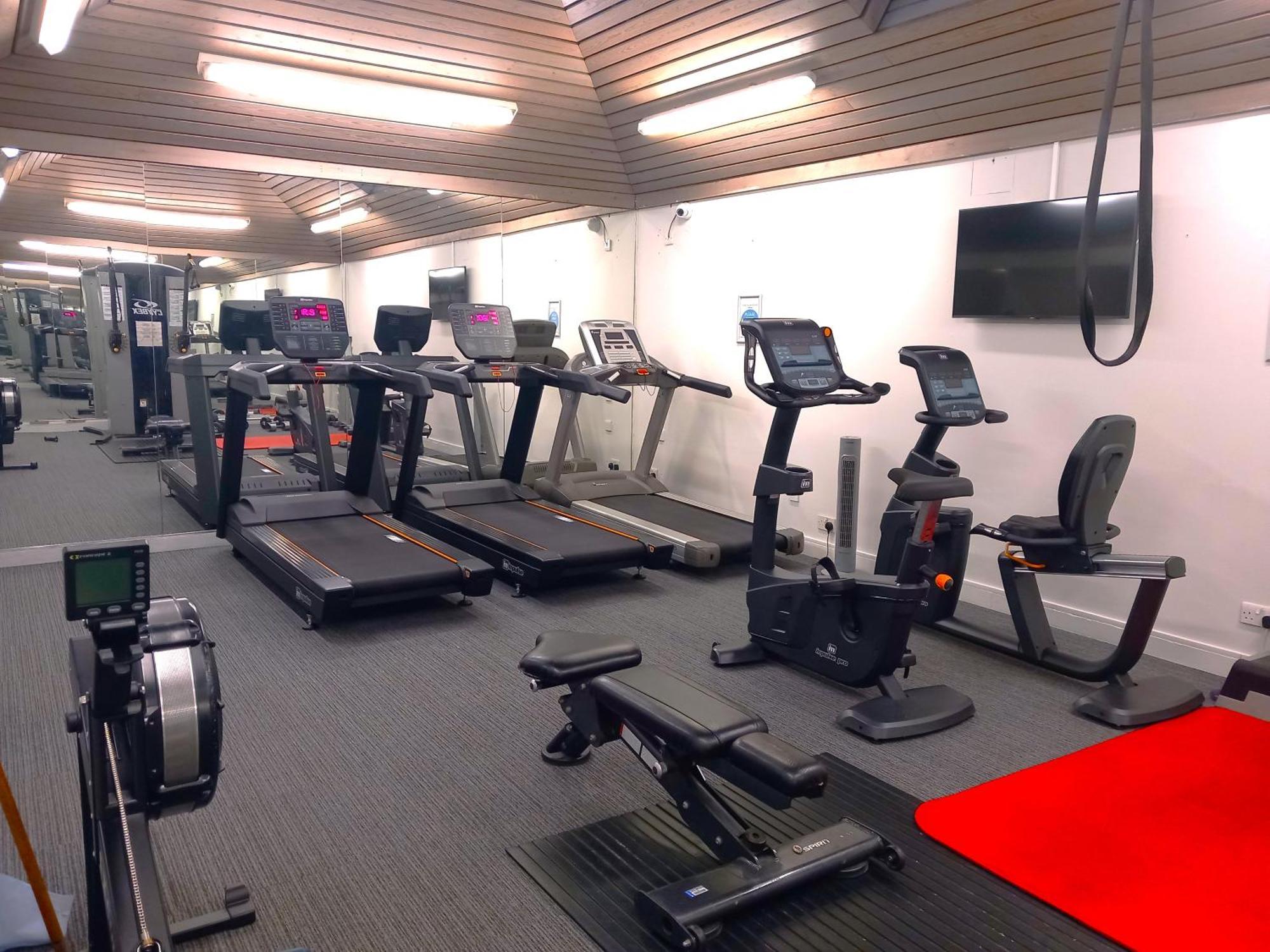 Glynhill & Near Airport Hotel 4*