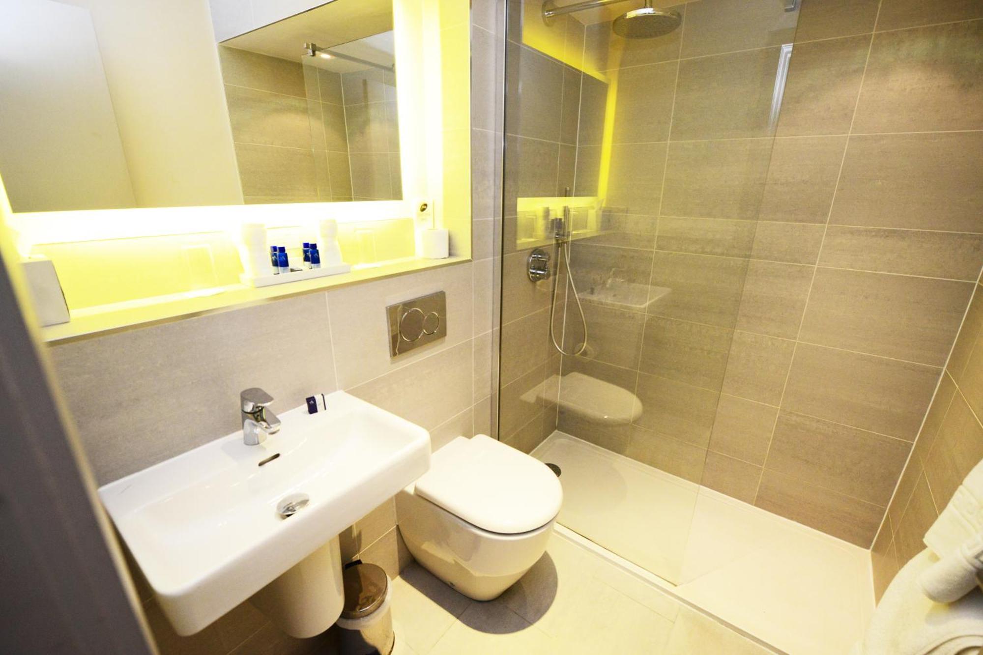 Glynhill & Near Airport 4* Glasgow