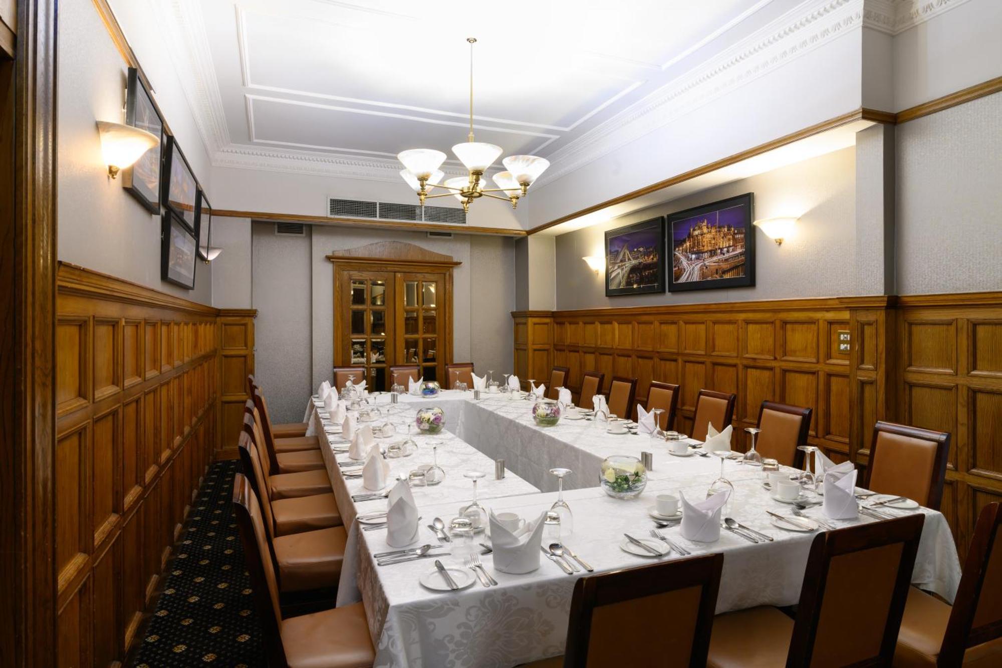 Hotel Glynhill & Near Airport