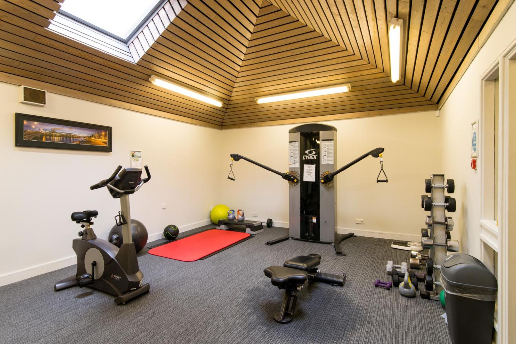 Glynhill & Near Airport 4*