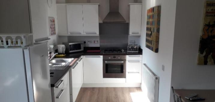 Spacious Modern Apartment *