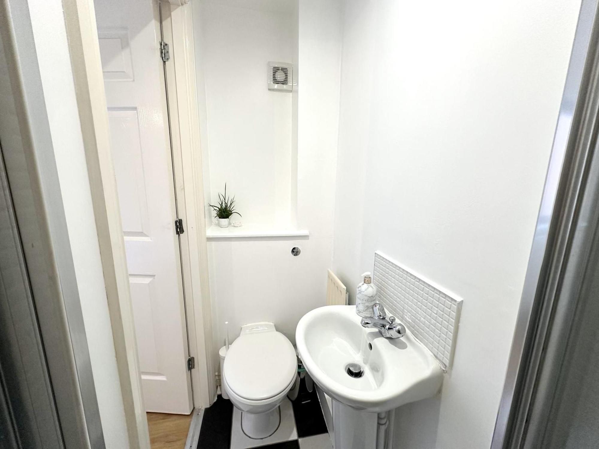 Homestay Private With En-suite And Parking In Shared Flat Glasgow