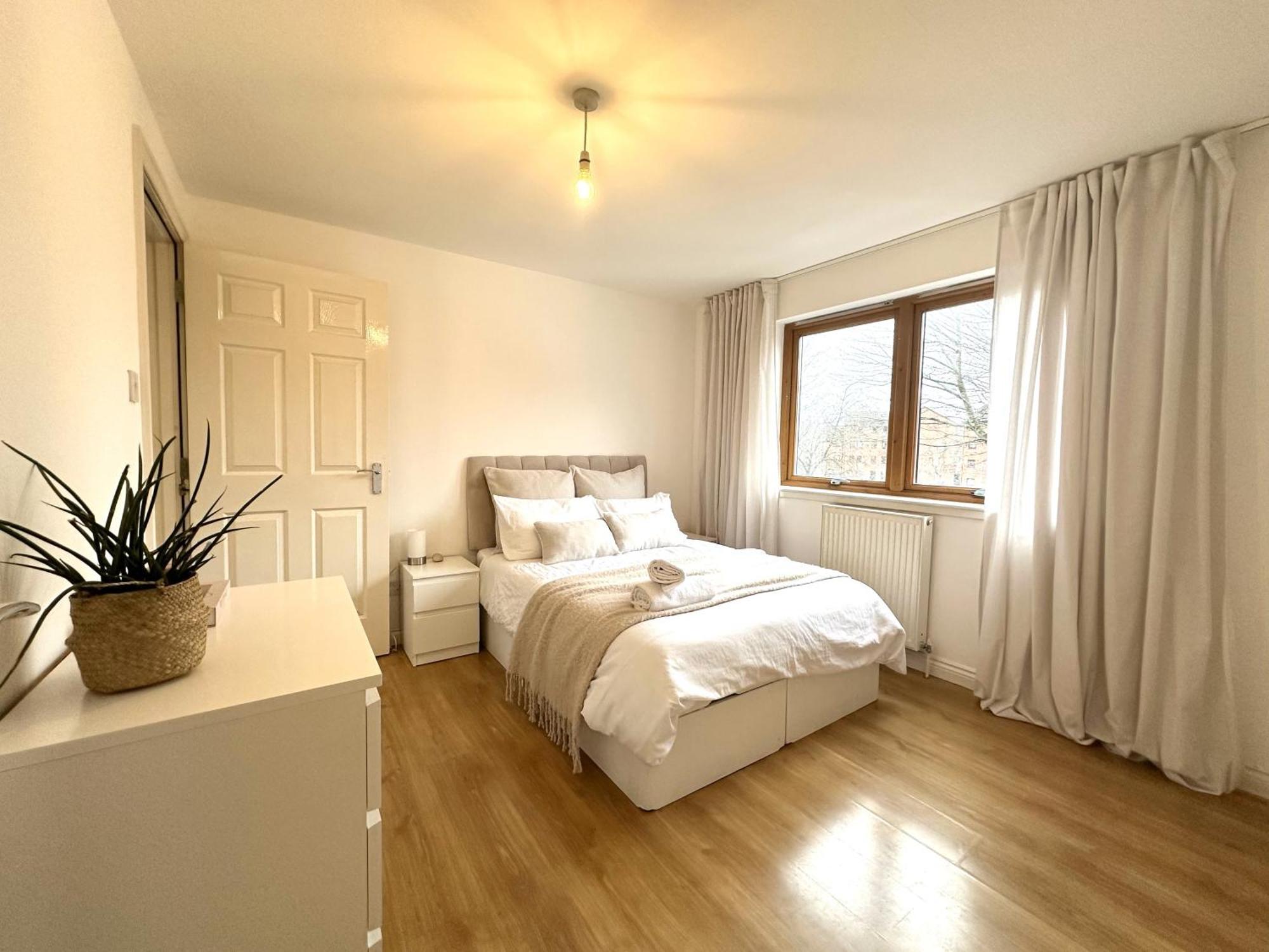 Homestay Private With En-suite And Parking In Shared Flat